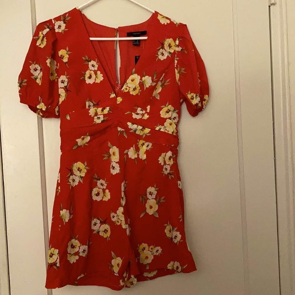 NWT Forever 21 red floral romper size: M